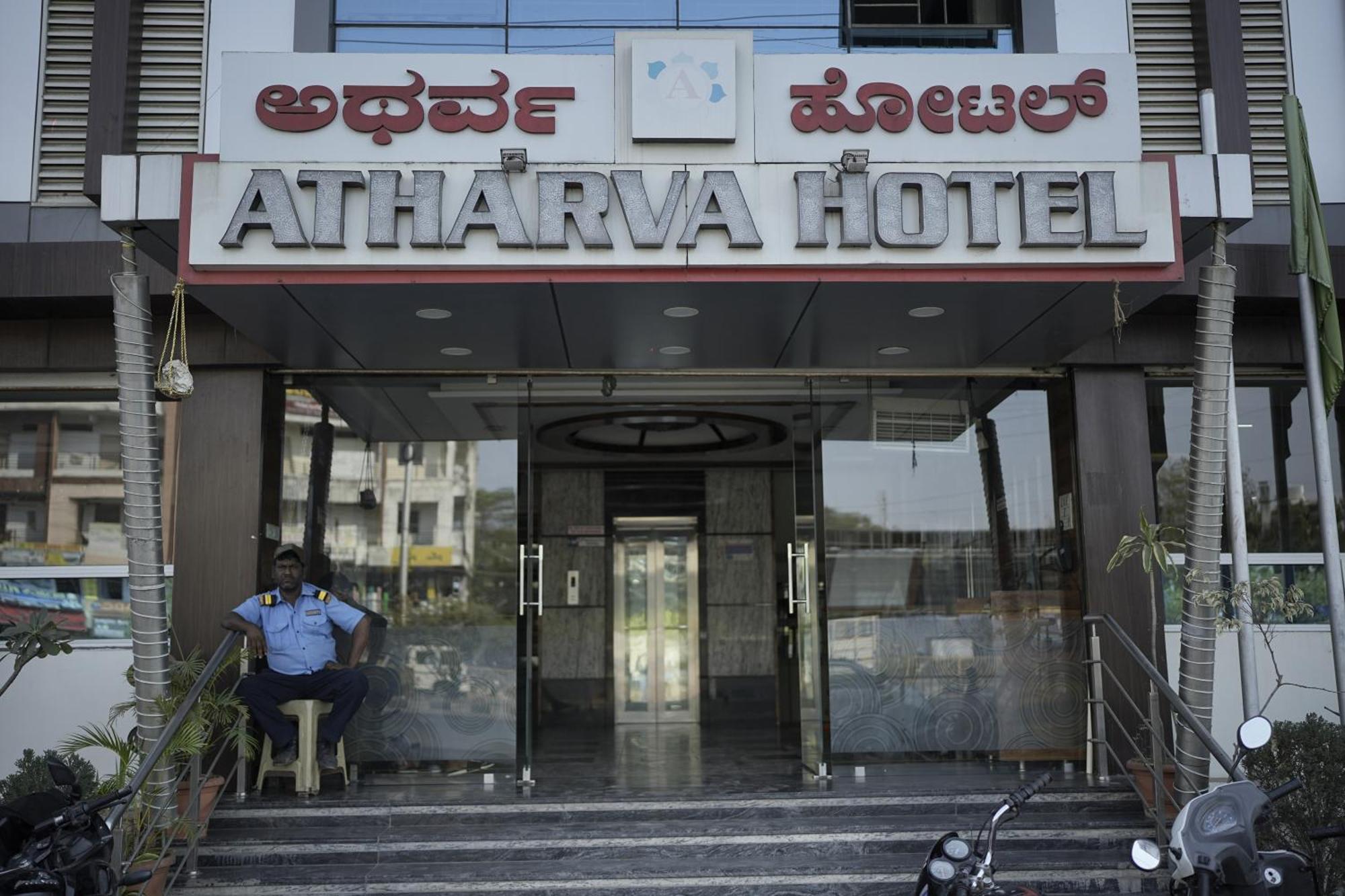 Atharva Hotel Kalaburagi Exteriör bild